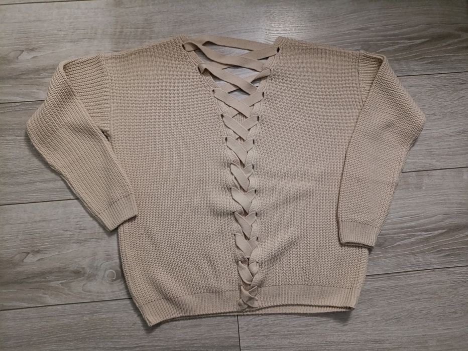Sweter wiązany z tyłu