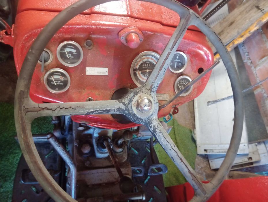Trator Massey Fergusson 135