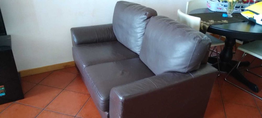Sofá em  Pele castanho