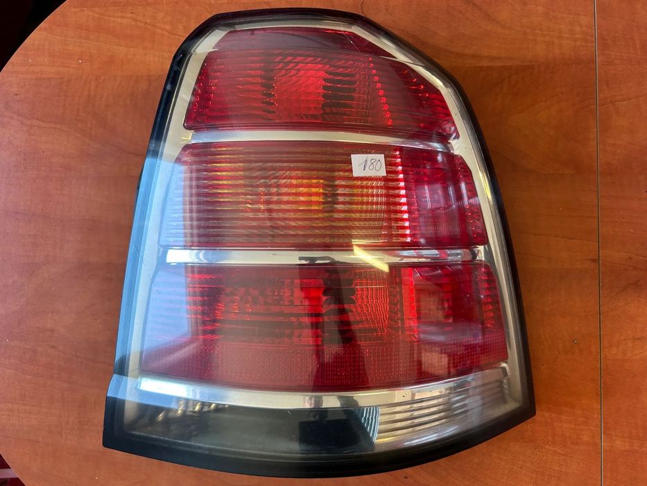 OPEL ZAFIRA II B PRZED LIFT LAMPA PRAWY TYŁ 24451843R