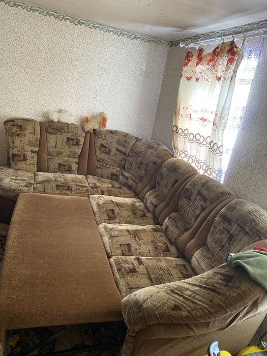 Продам угловой диван звоните