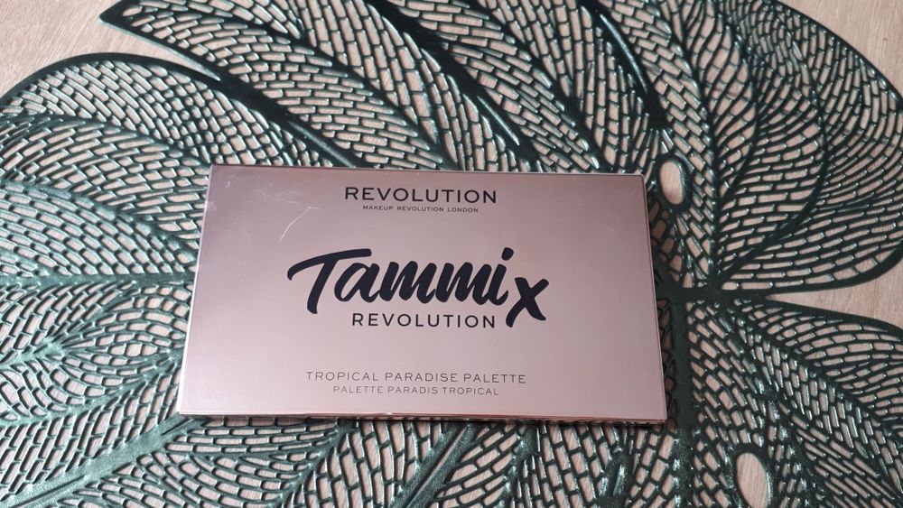 Makeup revolution paleta cieni do powiek