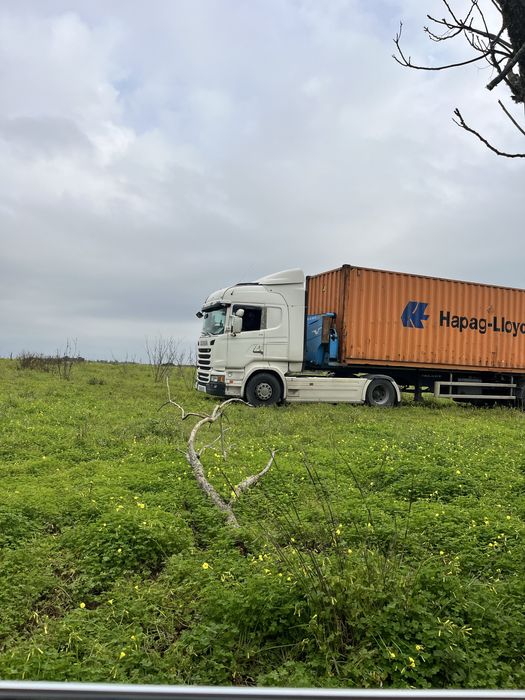 Alojamento para funcionarios e arrumos