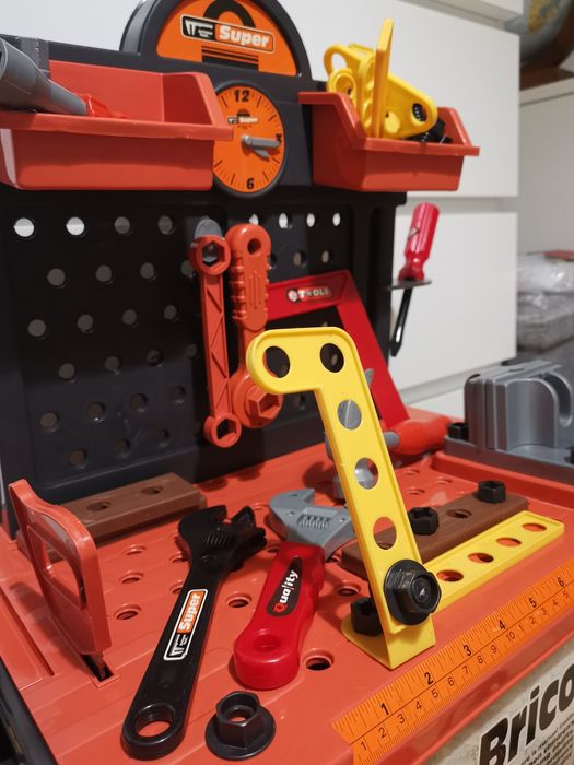 Zestaw majsterkowicza, skrzynia, stół roboczy