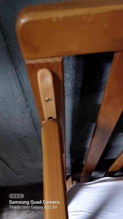 Cama para bebé em madeira