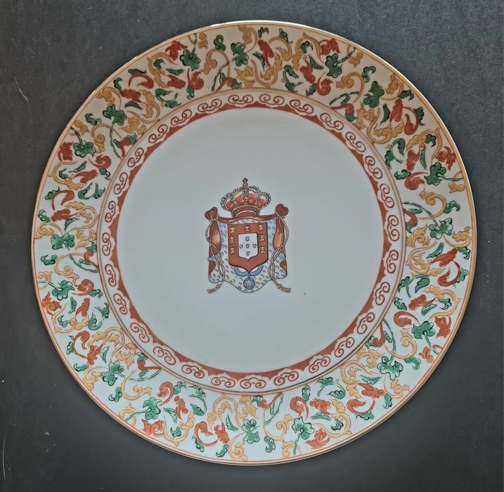 Prato brasonado de colecção