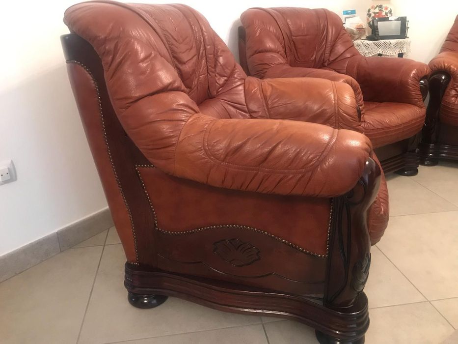Sofás em couro castanho