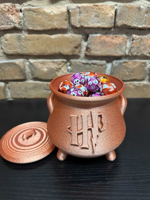 Magiczny kociołek „HP” – unikatowa dekoracja od Świat Magii 3D