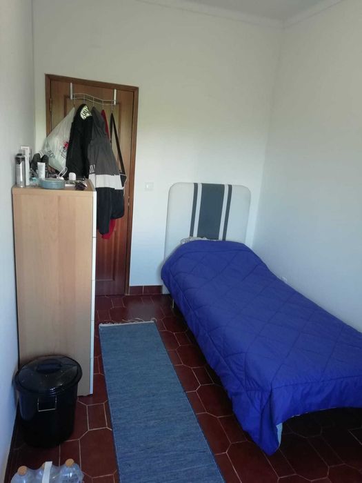Alugo Quarto - Moita