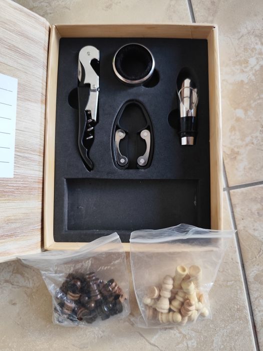 Wine book + jogo xadrez