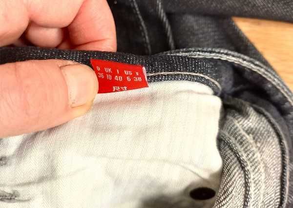 ESPRIT - jeansowe spodnie rybaczki - rozm. 36