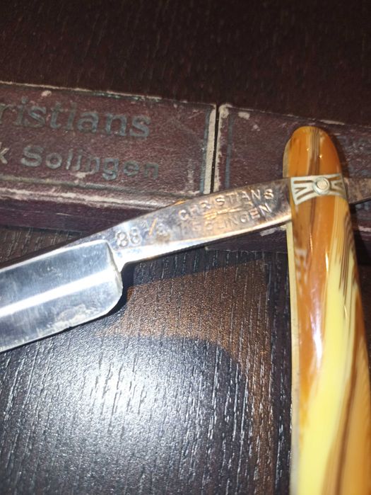 Sprzedam starą brzytwę CHRISTIANS SOLINGEN. Cena 40 zł.