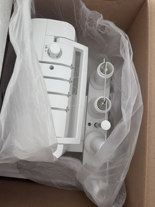 Машинка оверлок Husgvarna