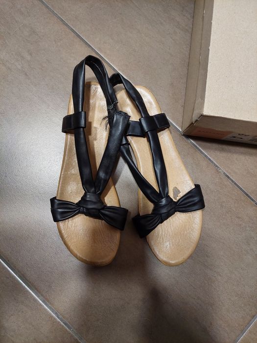 Damskie buty sandały rozmiar 39 oddam za darmo