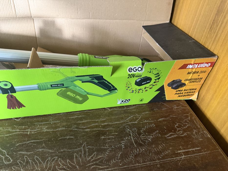 Maquina de cortar beira da relva