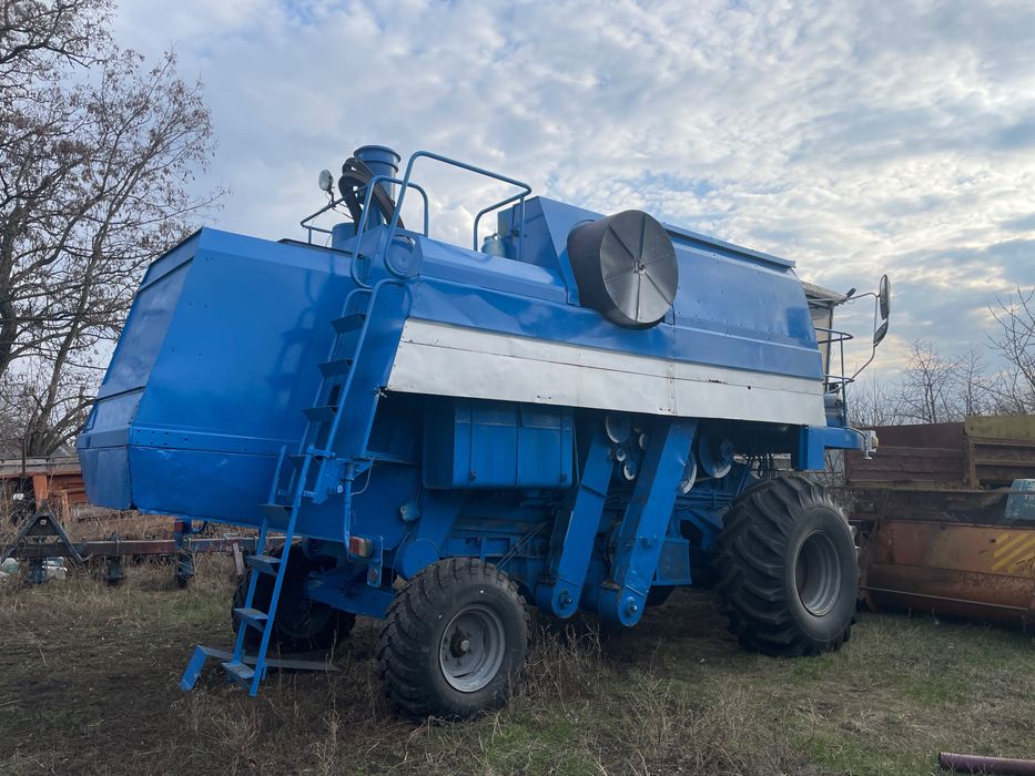 Продам комбайн Bizon