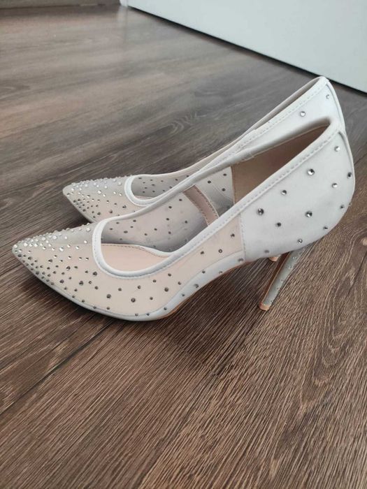Buty ze skóry  z cyrkoniami