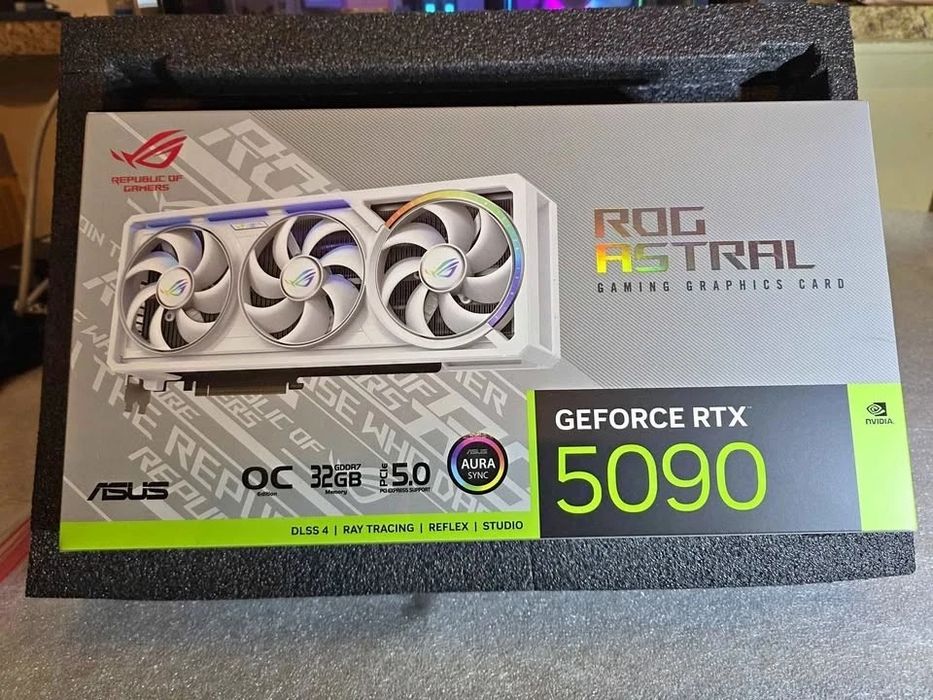 Відеокарта Asus RTX 5090 Rog Astral