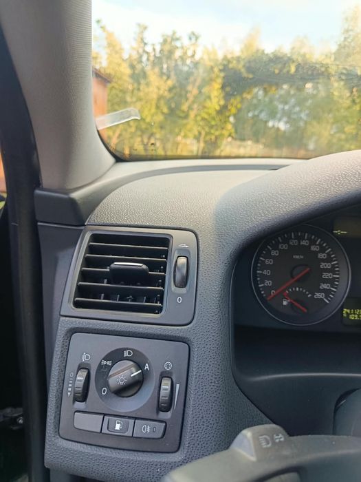 Автомобіль Volvo V50