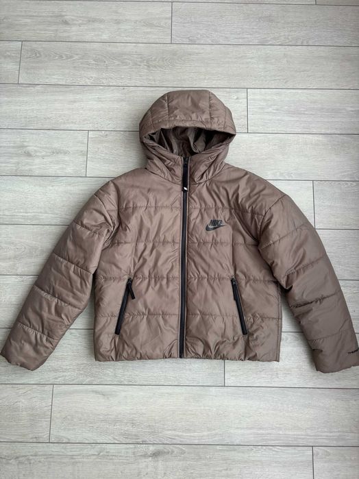 Nike NSW Therma-Fit Jacket Size М Розмір Найк Жіноча Спортивна Куртка Теплий Технологічний Верхній Одяг Для Холодної Та Вологої Погоди Оригінал