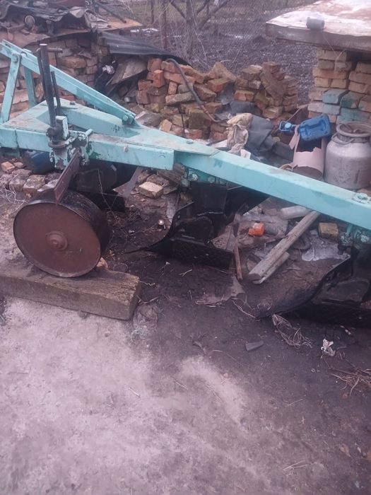 Плуг .Оприскувач  лущильник ,культиватор