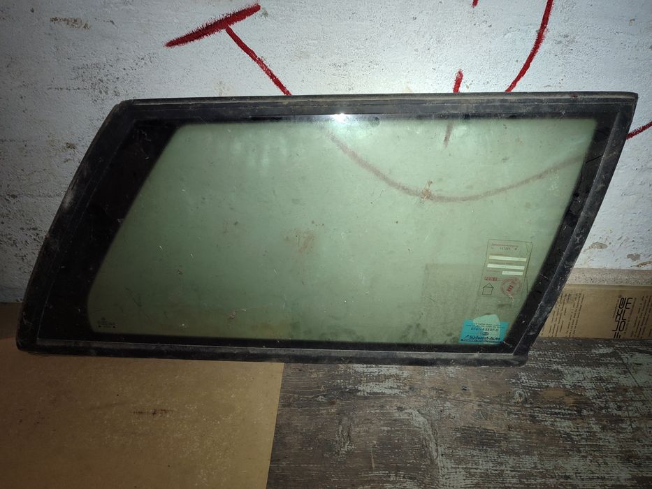 Задні бокові скла багажнику Пассат Б4,Б3 універсал