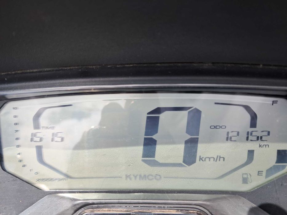 Kymco Skytown 125cc (2024) – Estado de Nova | 12.000km | Econômica (40km/L)