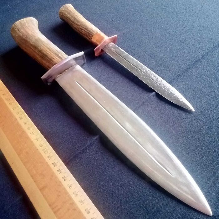 Facas de caça com cabo em chifre de veado