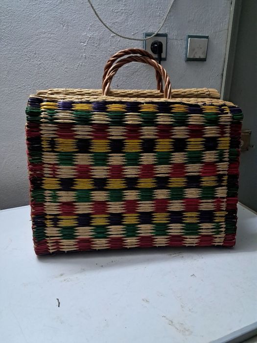 35€ Vendo cesta nova de palha, feita manualmente