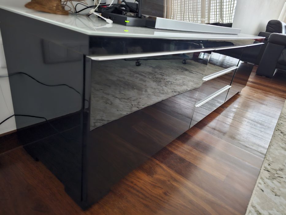 Móvel TV IKEA BESTA BURS 180x41x49 cm c/ tampo em vidro lacado branco