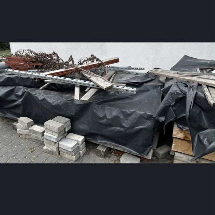 SPRZEDAM CAŁOŚĆ kantówki 50 belek drewnianych drewno