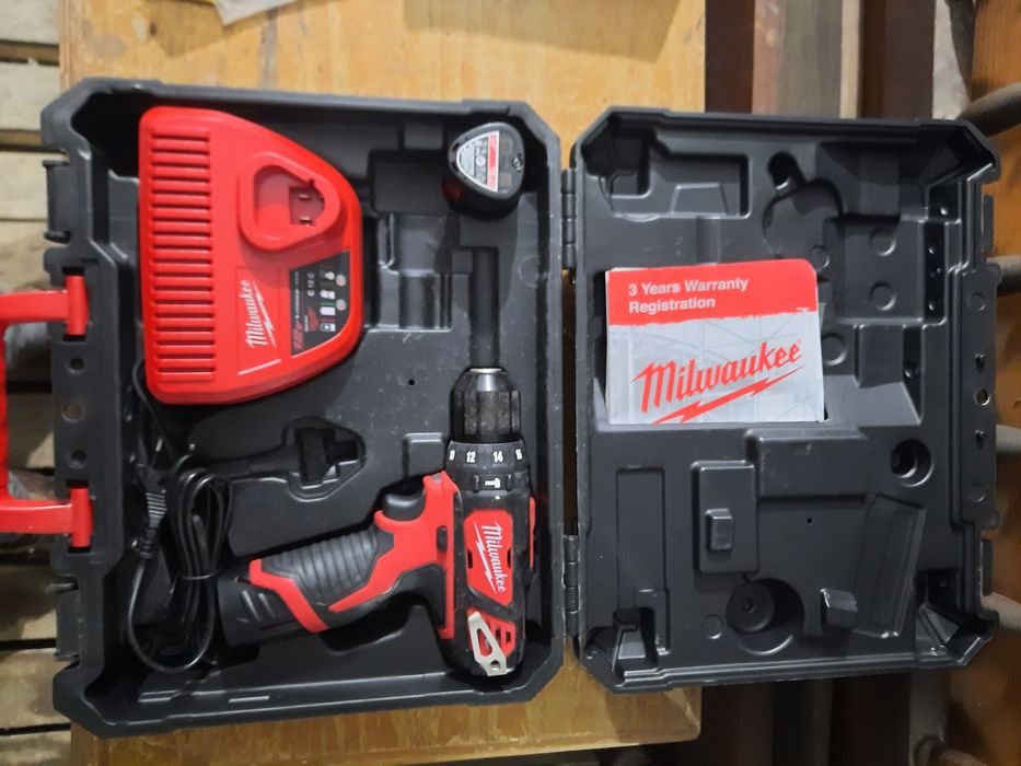 Aparafusadora Milwaukee M12 BPD