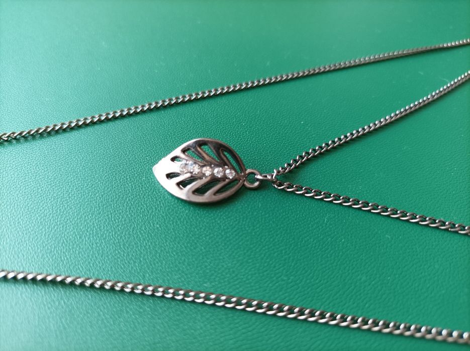 Bardzo długi naszyjnik