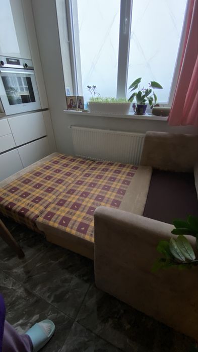 Компактний диванчик. Розкладний.Зі спальним місцем.