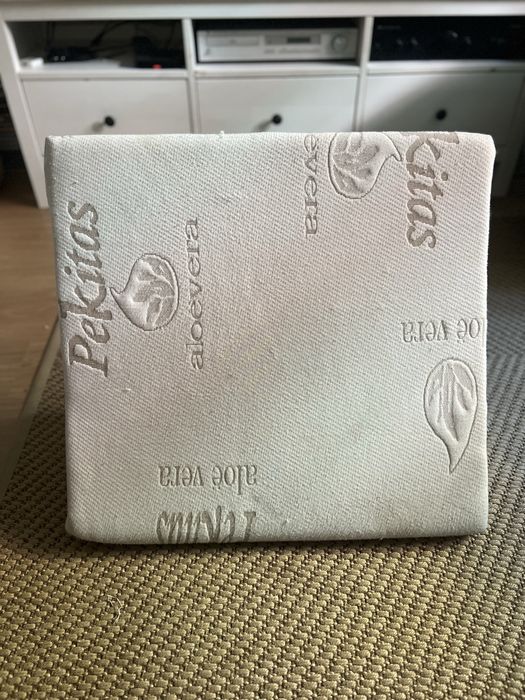 Almofada cunha inclinada Pekitas Aloe Vera – 61 × 57 cm
