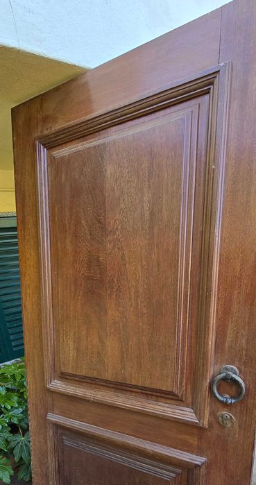 Porta em Castanho