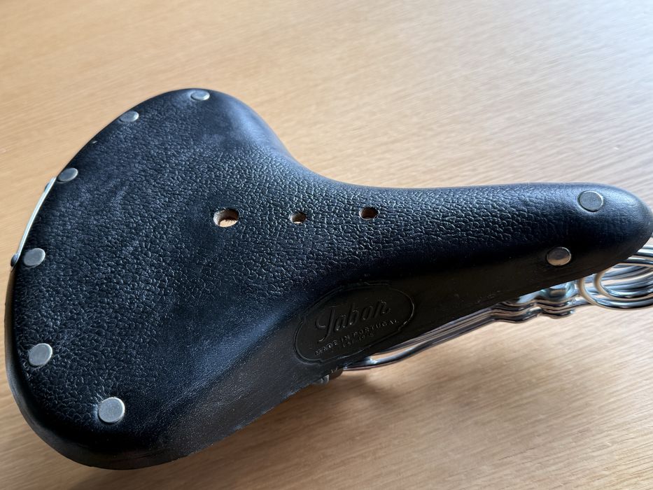 Selim Tabor em couro com molas – Novo