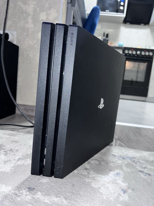 Продам sony playstation 4 pro 1TB