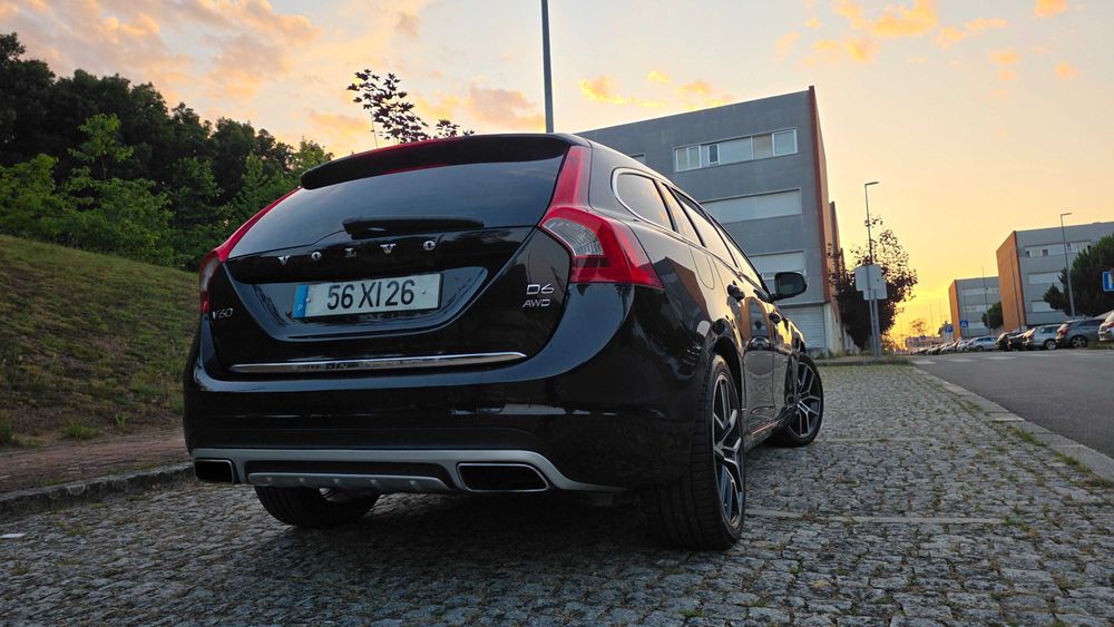 Volvo V60 D6 2.4 Plug-In Hybrid Summum – Full Extras – Estado Impecável