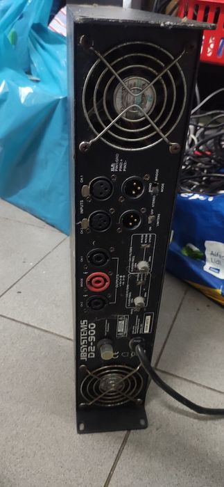 Vendo Amplificador bheringer 1800wts + 2 colunas passivas 600wts cada