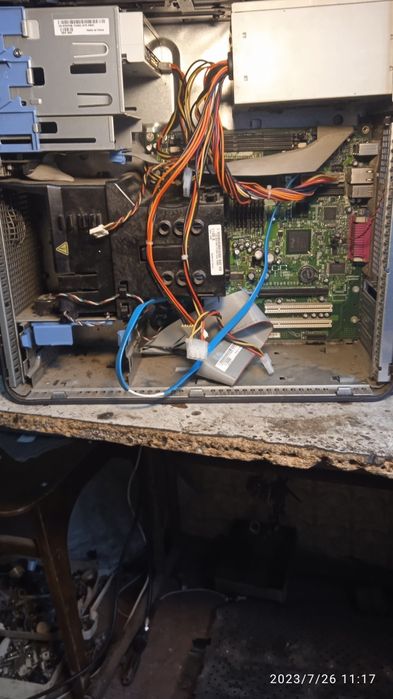 системний блок комрютера Asus, і два блоки Dell 740 і 745