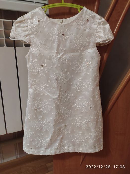 Плаття для дівчинки,біле,святкове,на 5-6 років