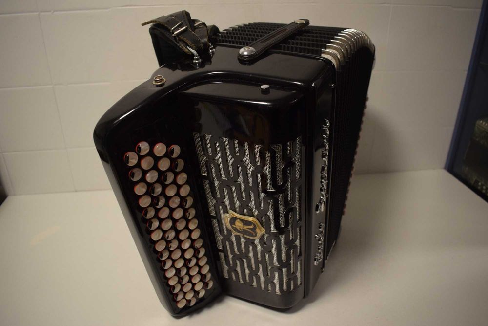 Acordeao Paolo Soprani 2 voz. N 99