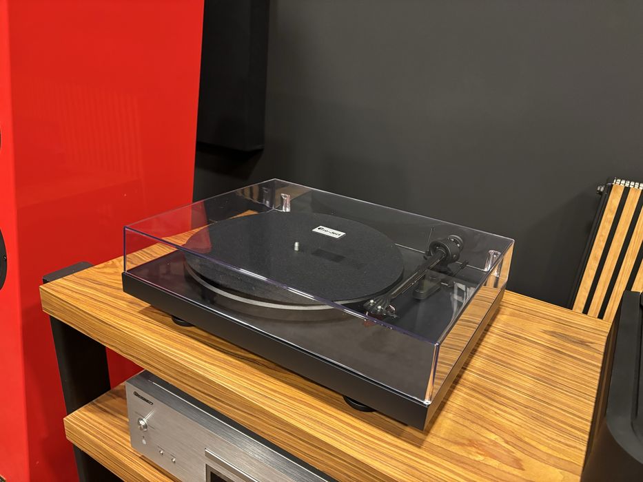 Pro-Ject Debut Carbon EVO 2M Red - gramofon | RATY 0% | Gwarancja