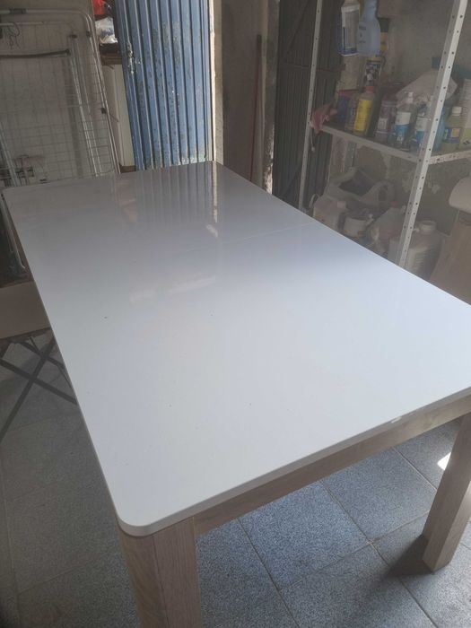 Mesa de jantar branca