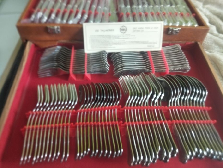 Vendo conjunto com 130 pessas nunca usado