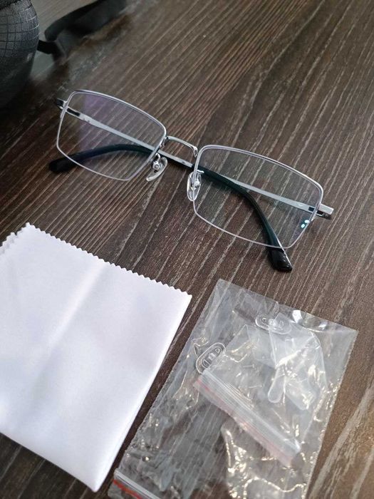 Óculos rectangulares de meia armação