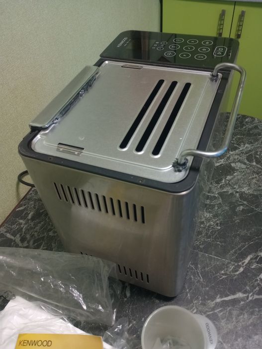 Продам хлебопечку Kenwood BM 450. Под ремонт.