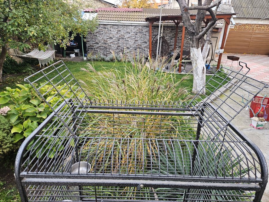 Клетка, вольер для попугая, птиц, животных