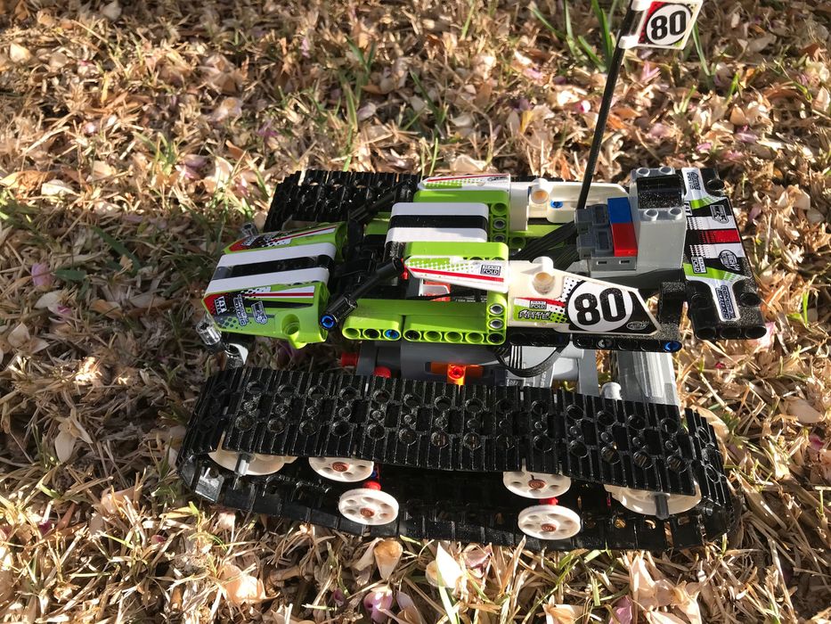 LEGO Technic: Carro de Corrida de Lagartas Motorizado - 42065